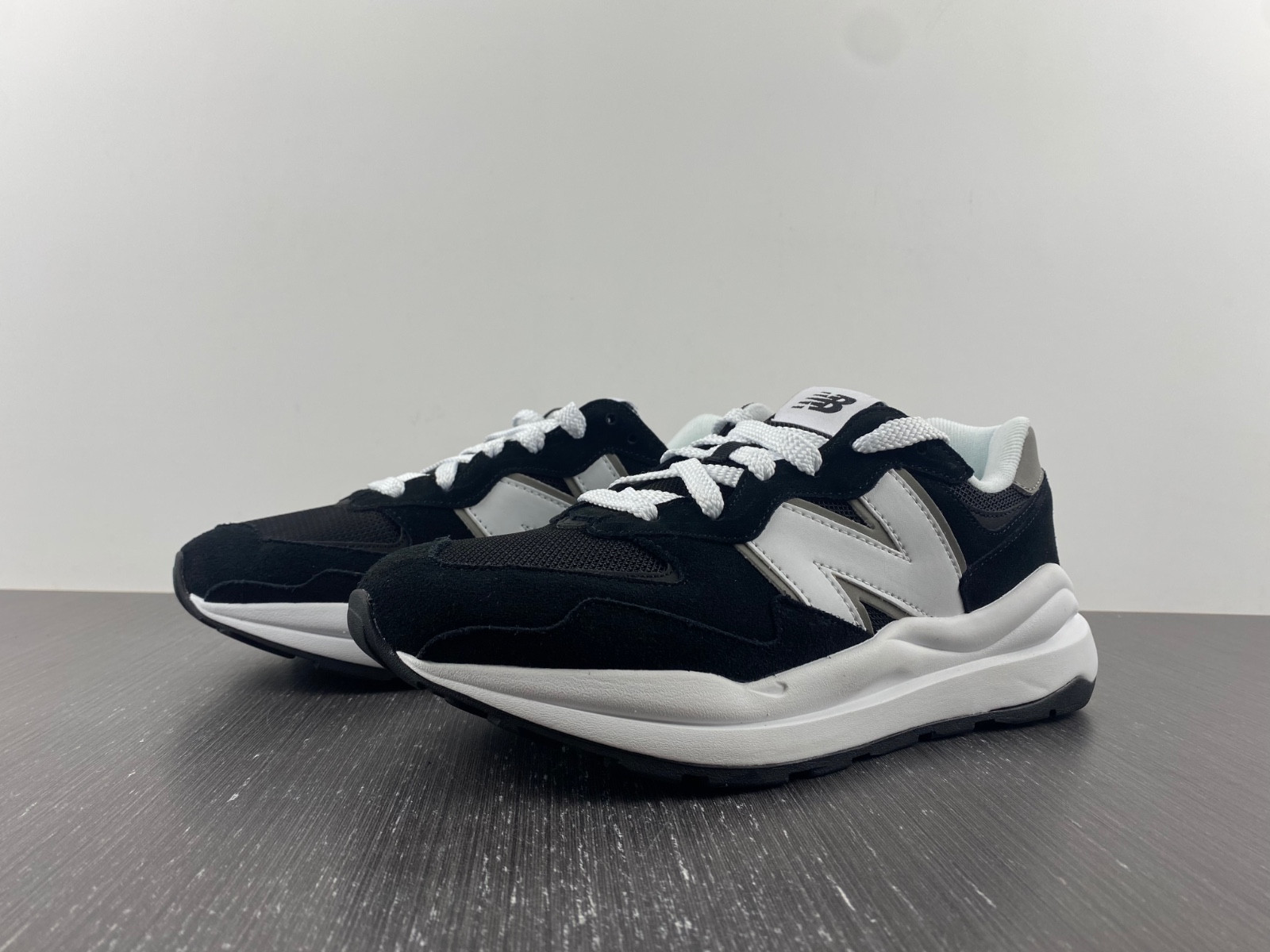 new Ba1an*e 57/40 team black - m5740cb