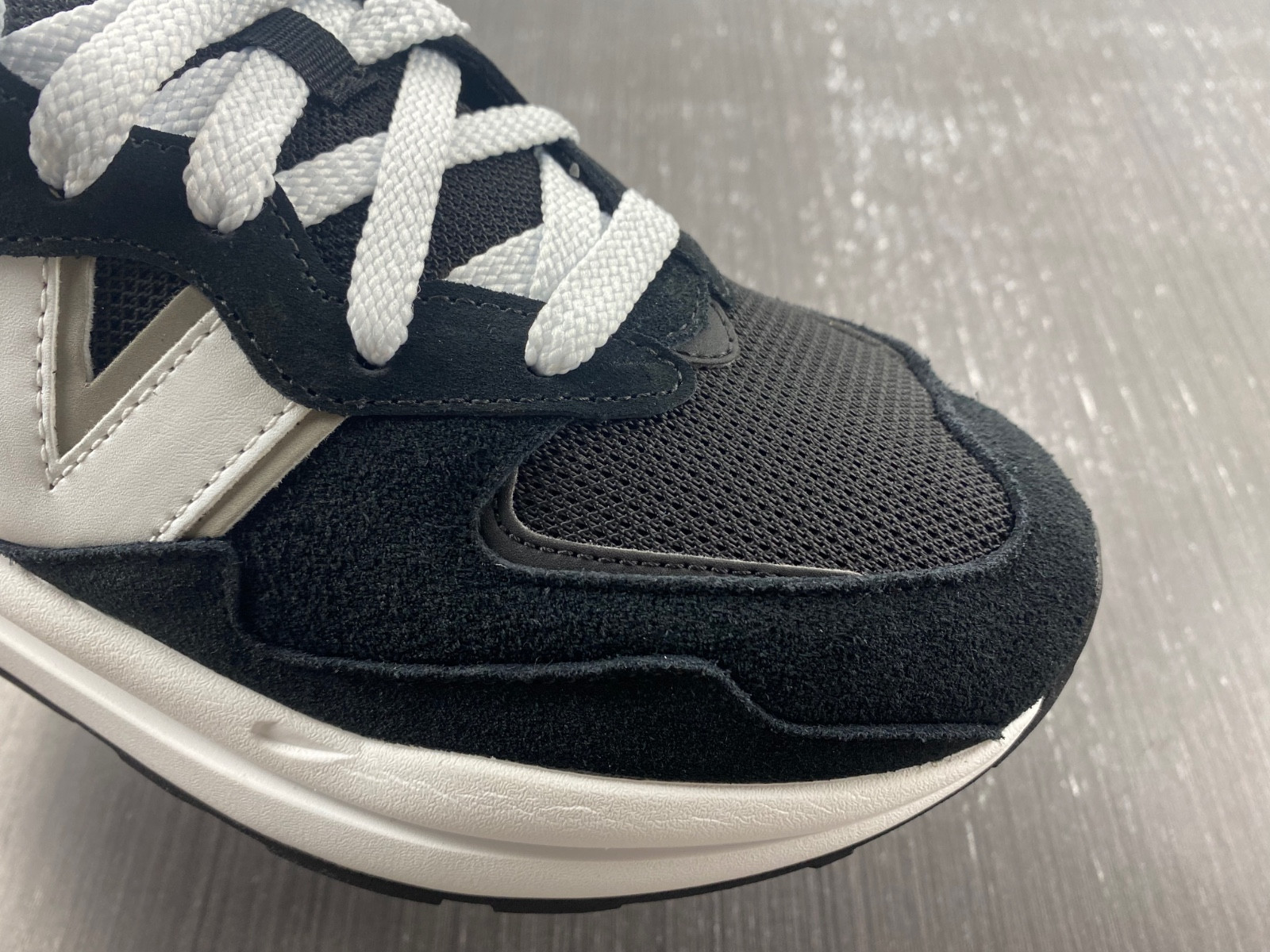 new Ba1an*e 57/40 team black - m5740cb