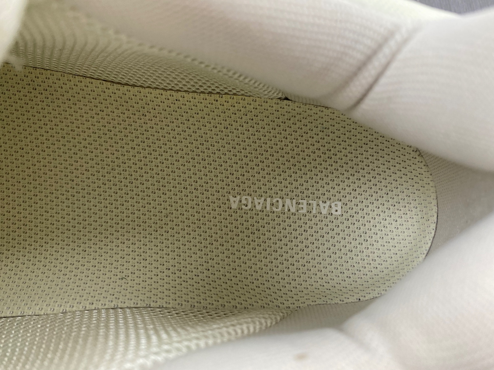 Ba*len*cia*ga triple s