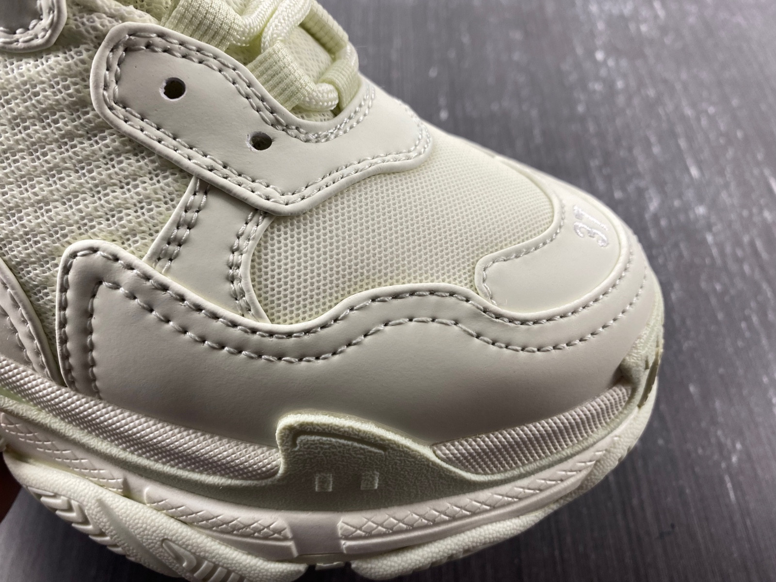 Ba*len*cia*ga triple s