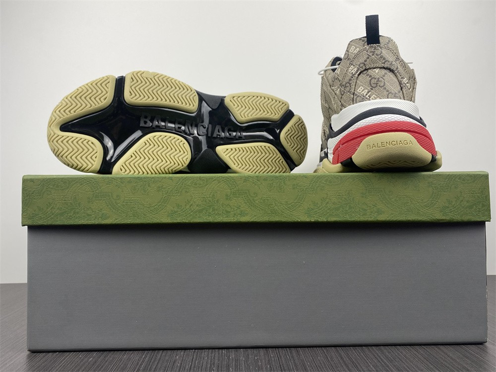 Ba*len*cia*ga triple s g*u*i sneaker