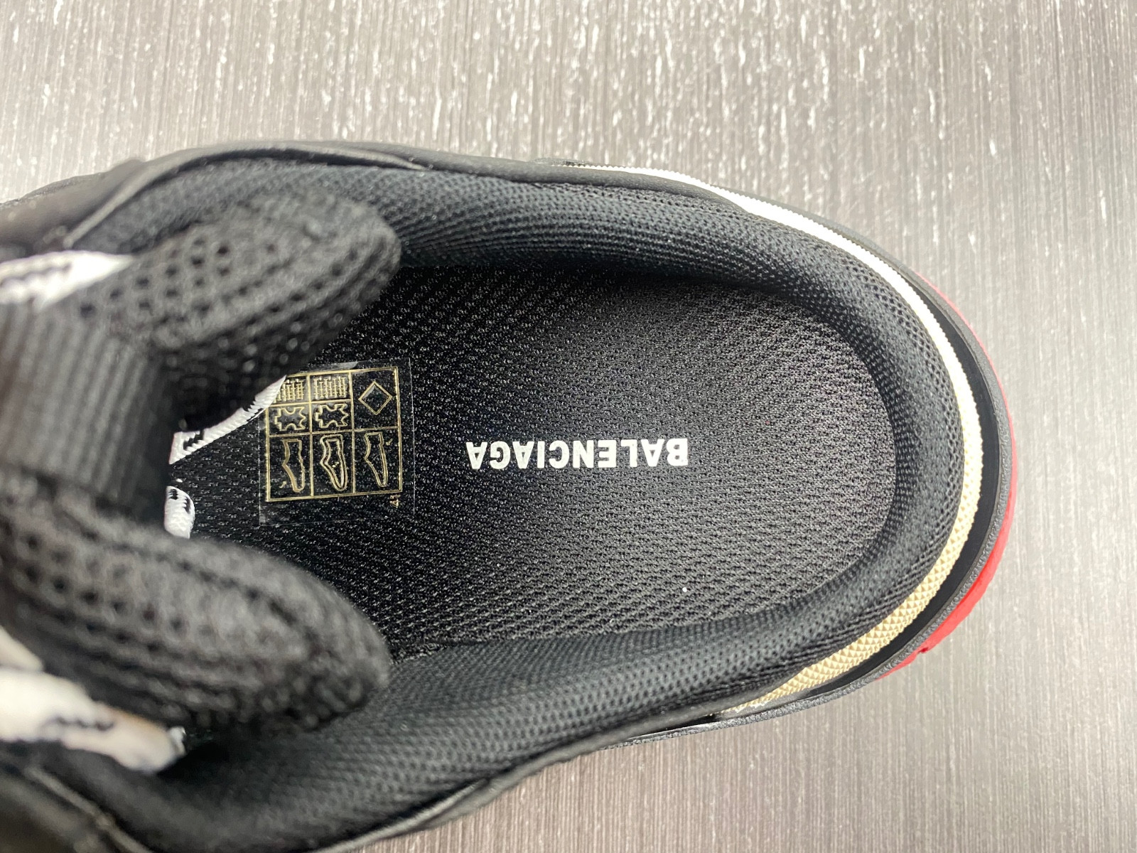 Ba*len*cia*ga triple s