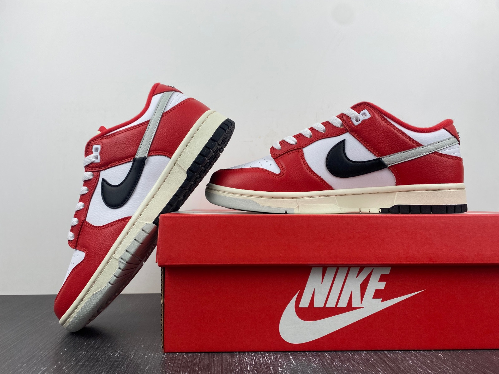 nike dunk low chicago split dz2536-600