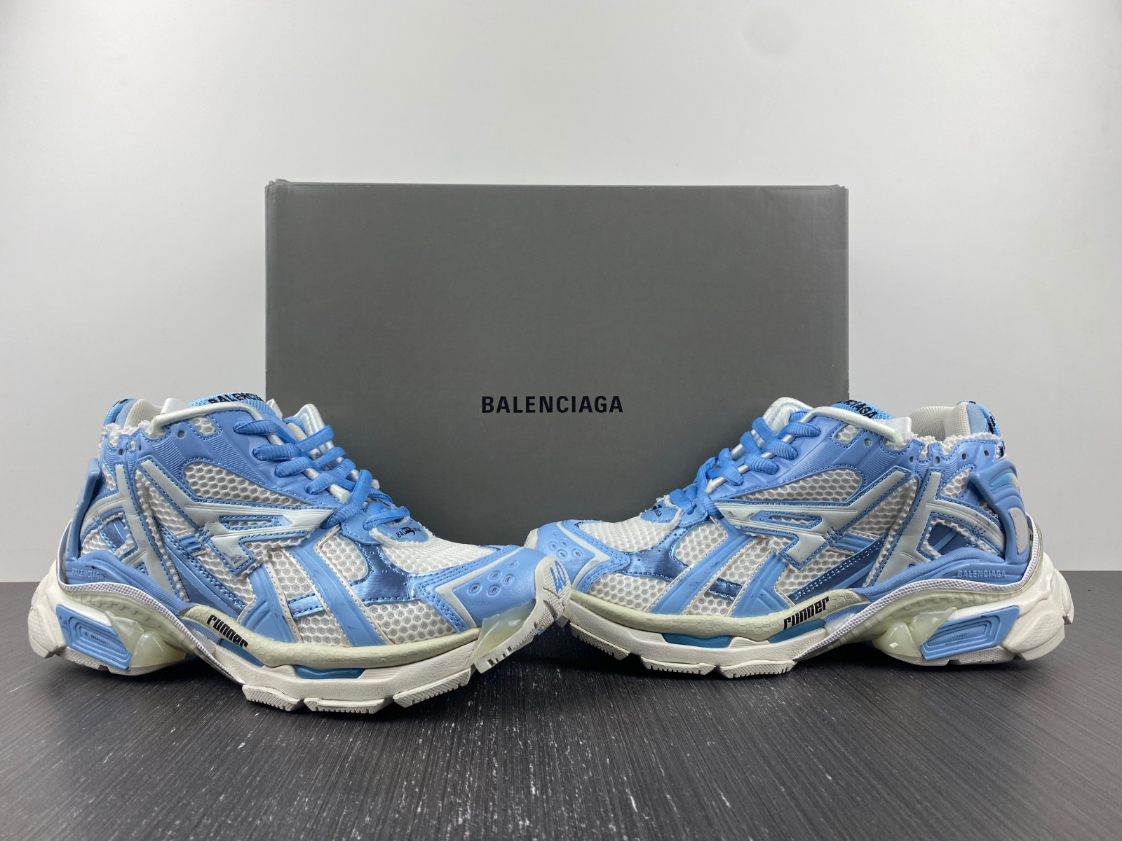 Ba*len*cia*ga runner sneaker