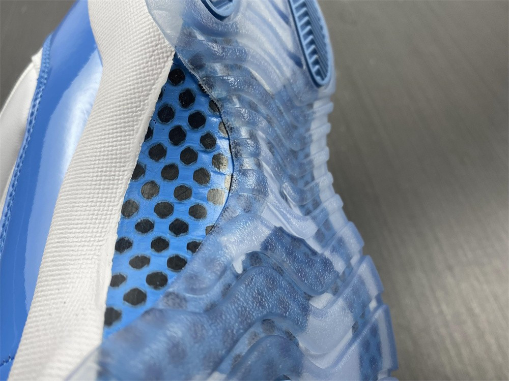 air jordan 11 low “university blue” 528895-106