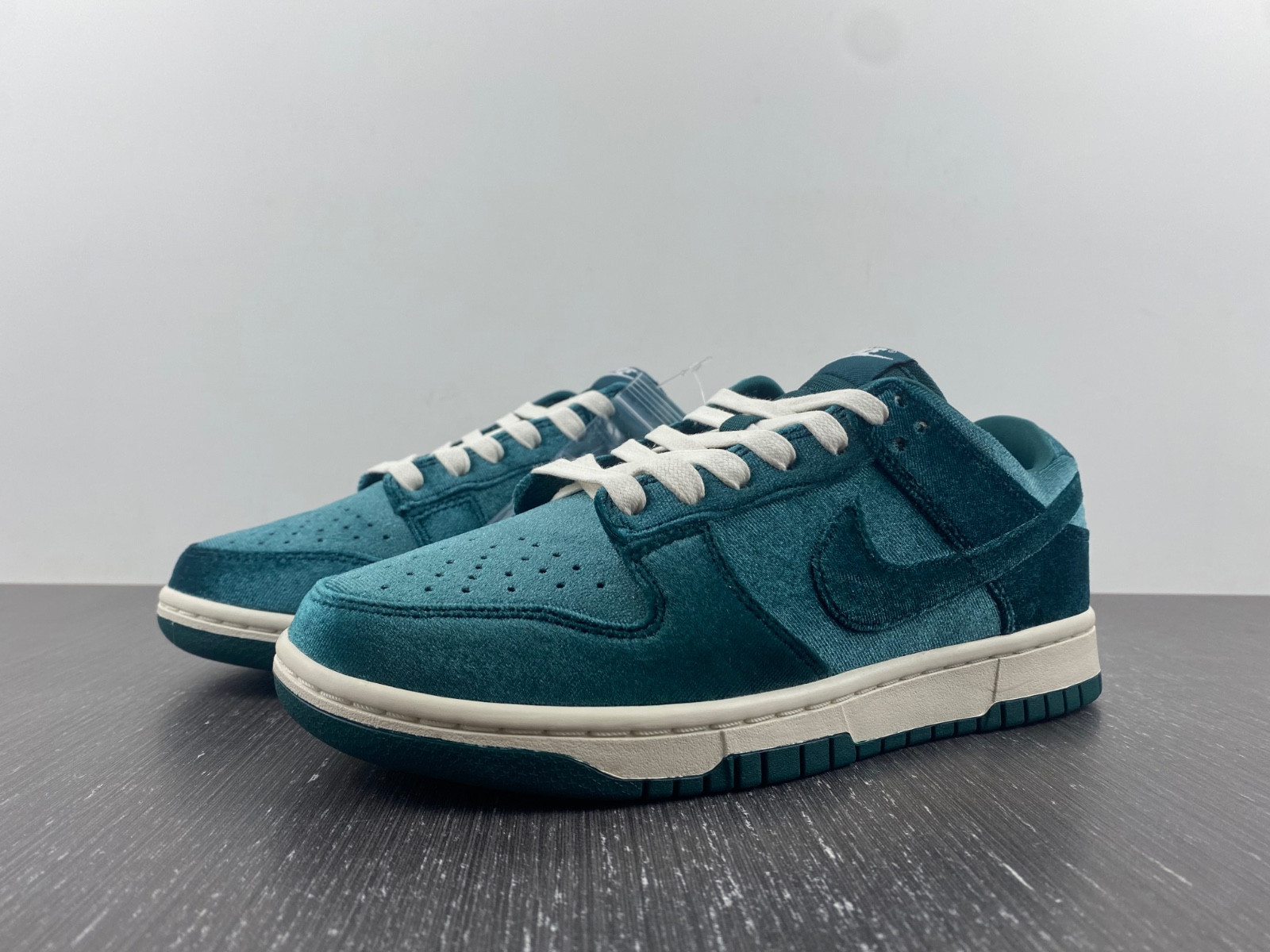 nike dunk low green velvet (w) - dz5224-300