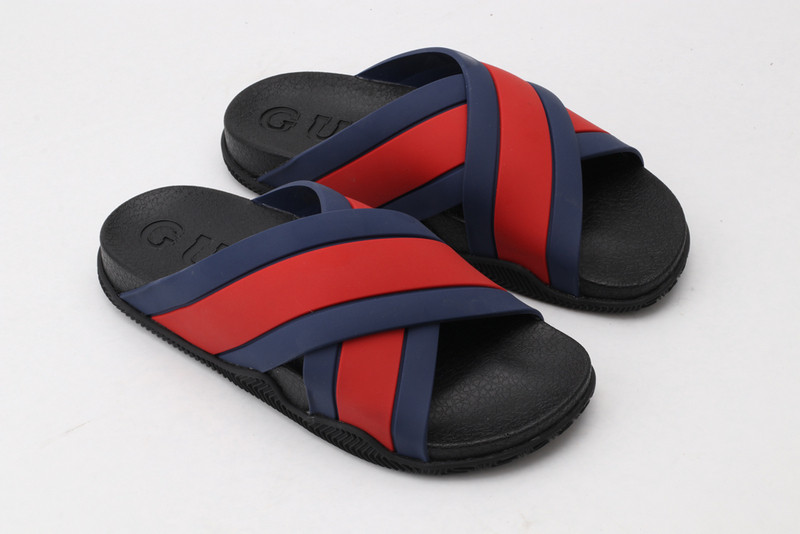 G*u*i slides sandal