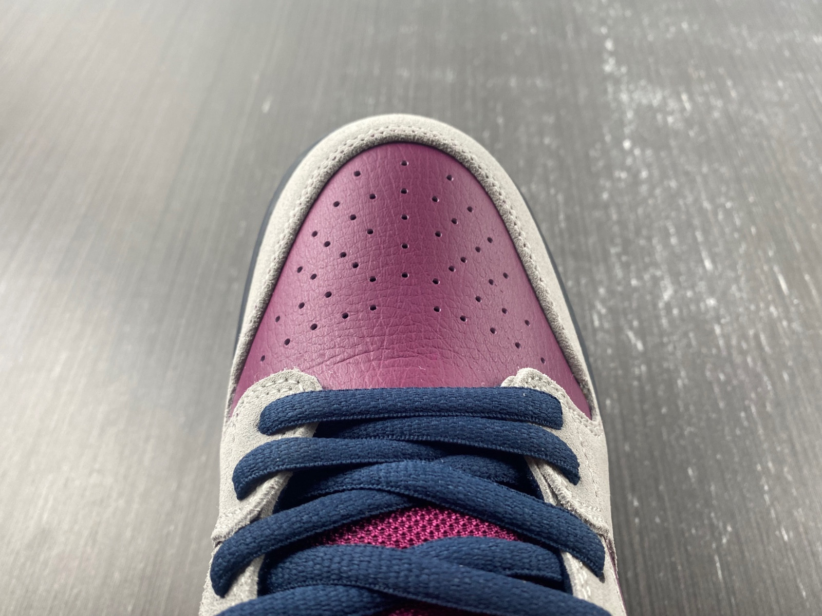 nike sb dunk low atmosphere grey true berry bq6817-001