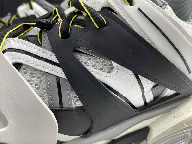 Ba*len*cia*ga track 3.0