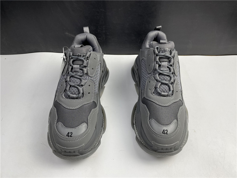 Ba*len*cia*ga triple s