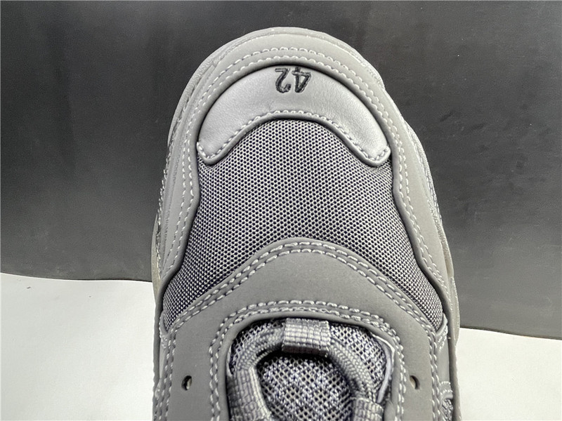 Ba*len*cia*ga triple s