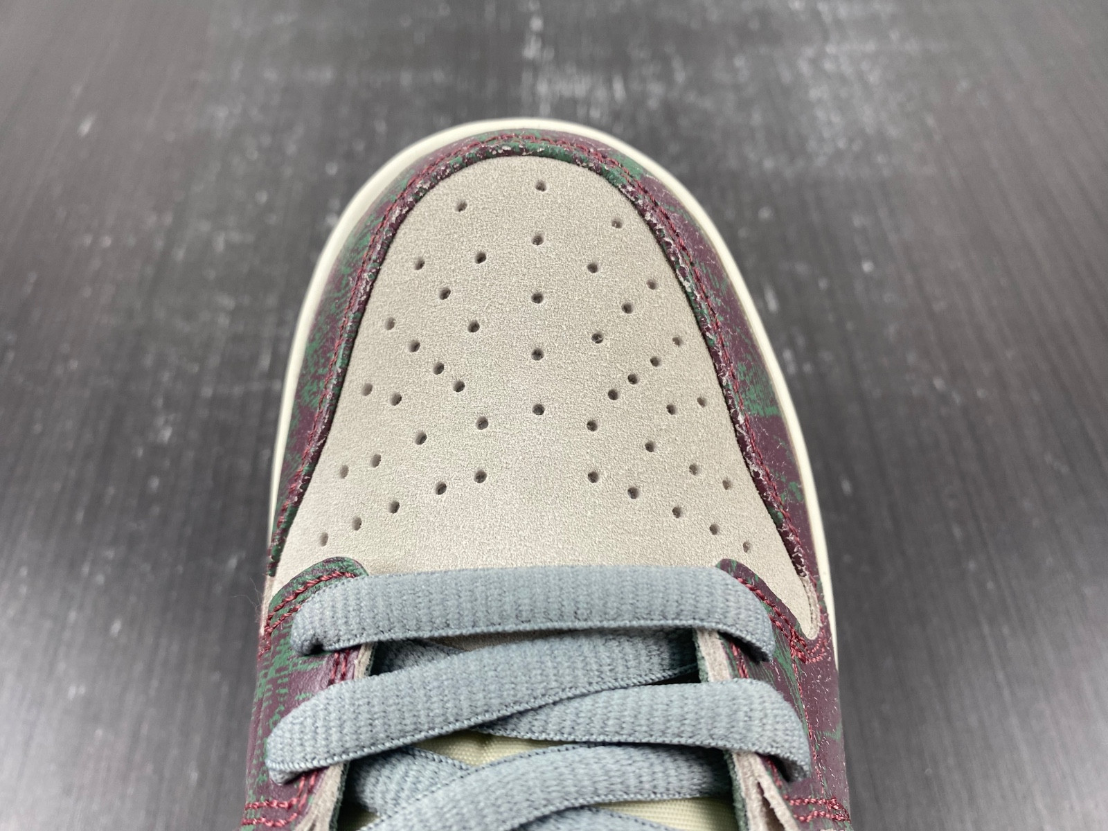 crenshaw skate club x nike sb dunk low fn4193-100