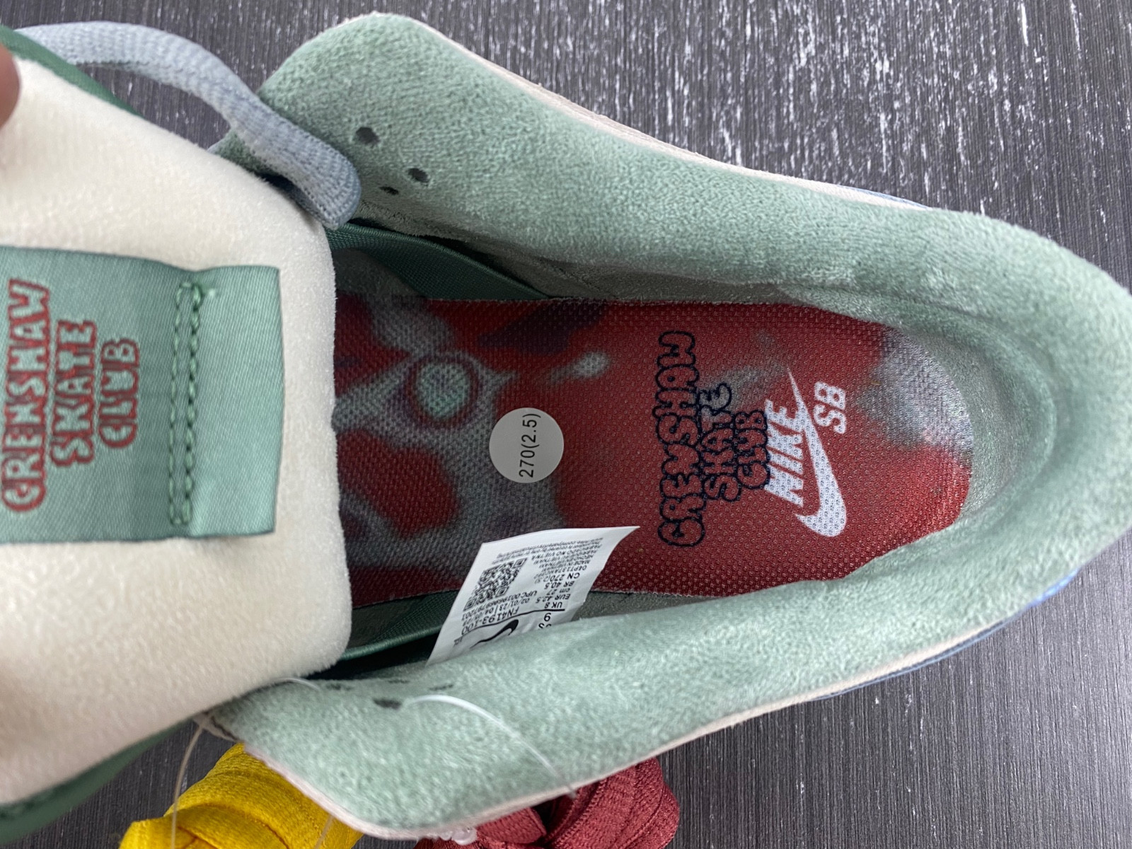 crenshaw skate club x nike sb dunk low fn4193-100