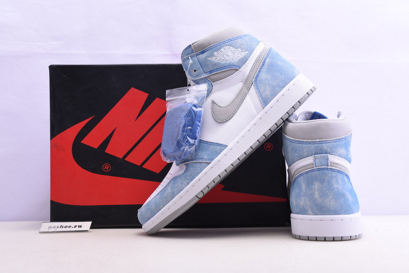 air jordan 1“ hype royal” 555088-402