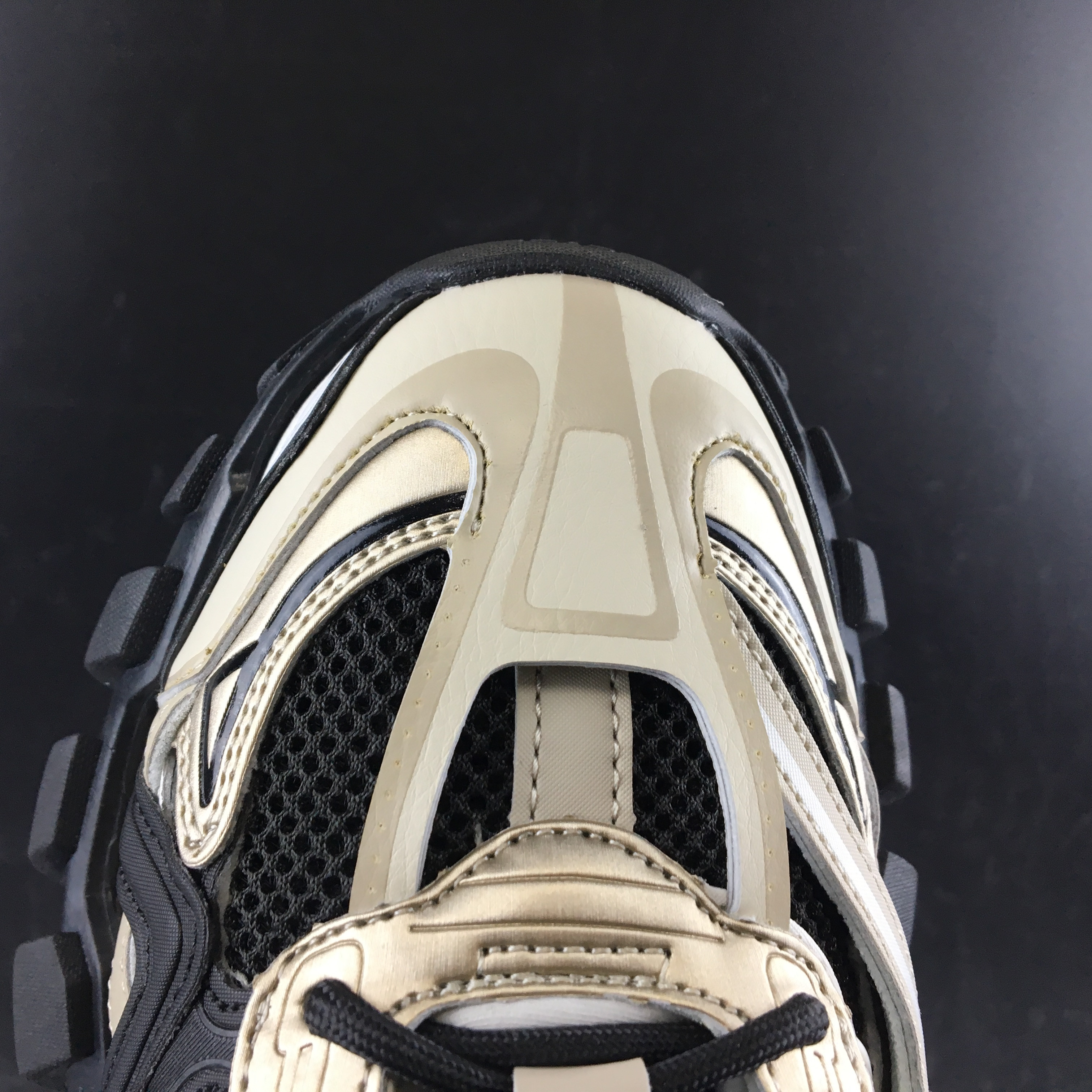 Ba*len*cia*ga track 4