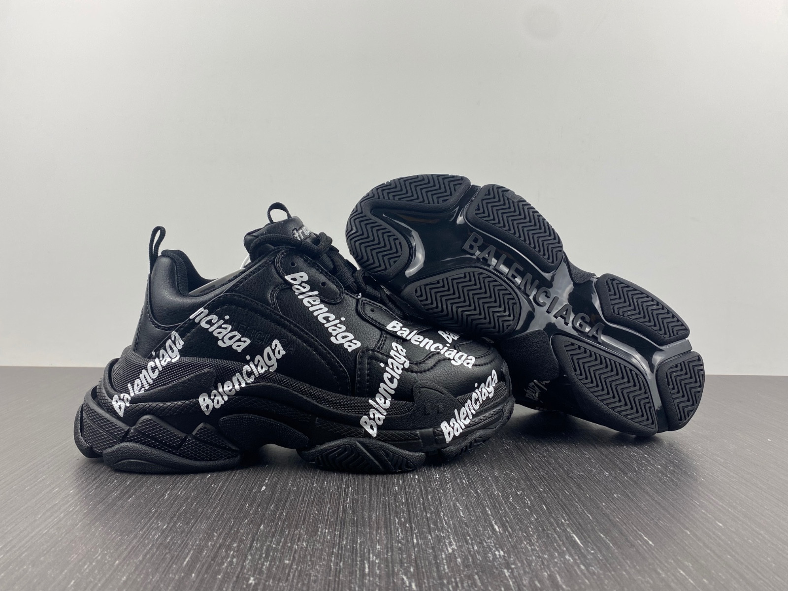 Ba*len*cia*ga triple s