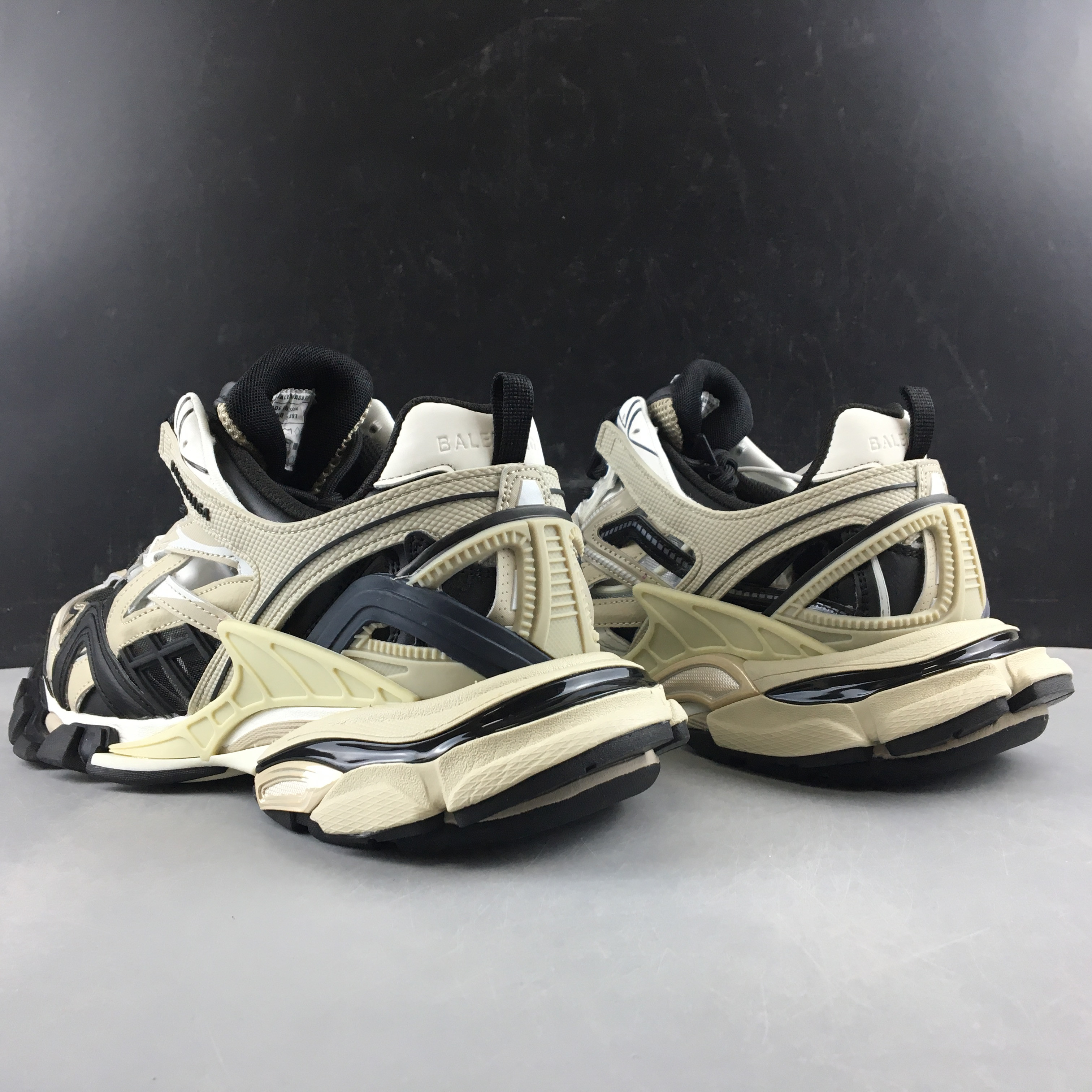 Ba*len*cia*ga track 4