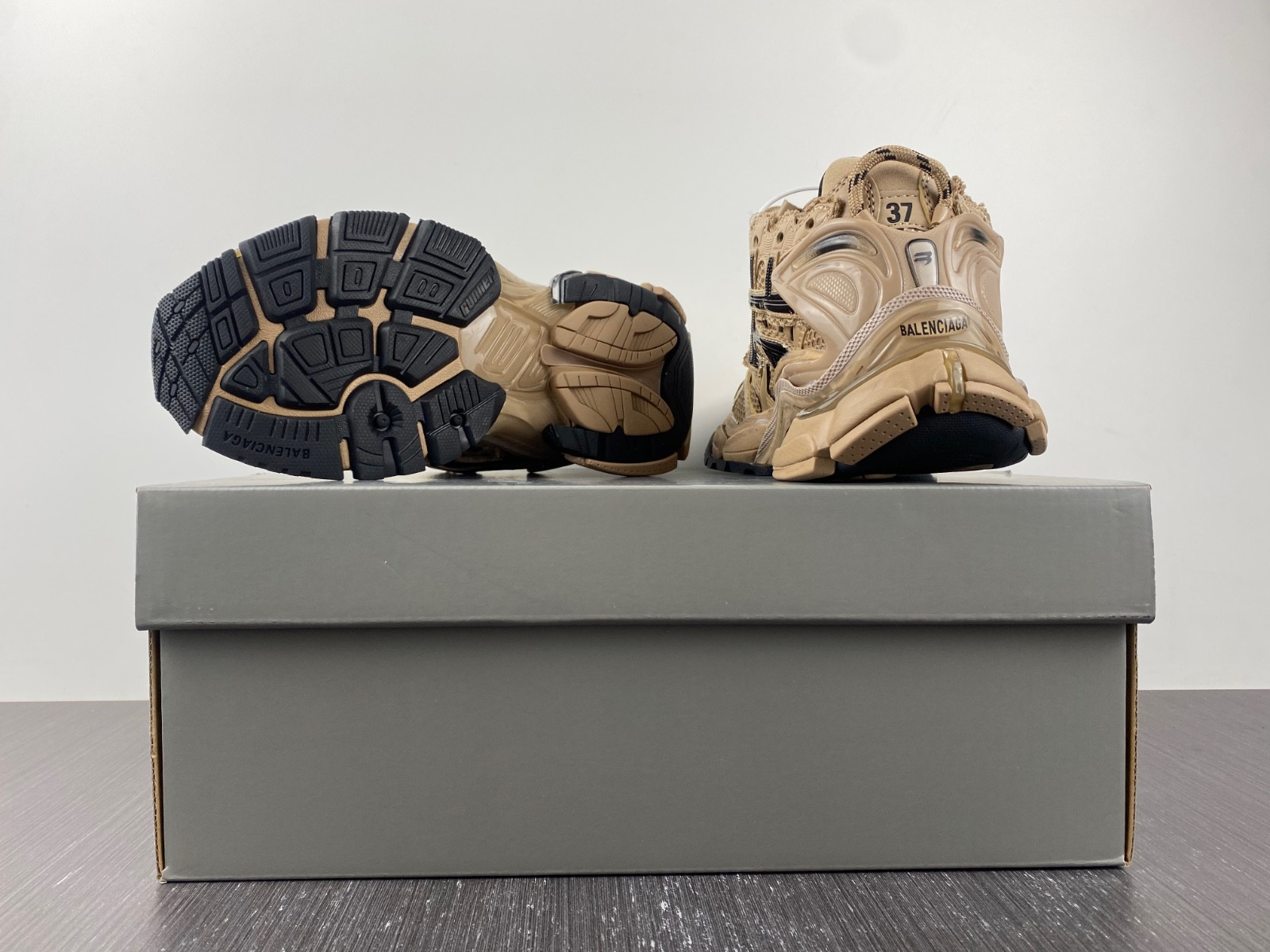 Ba*len*cia*ga runner sneaker