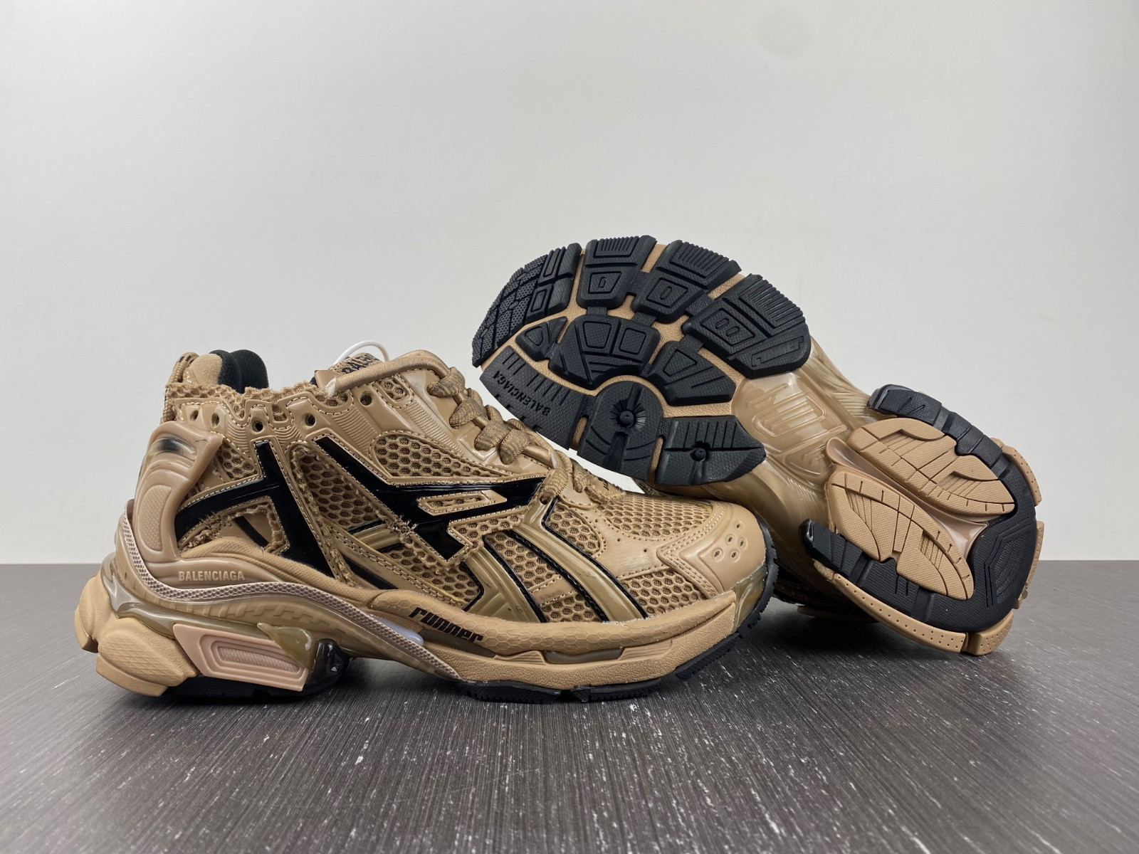 Ba*len*cia*ga runner sneaker