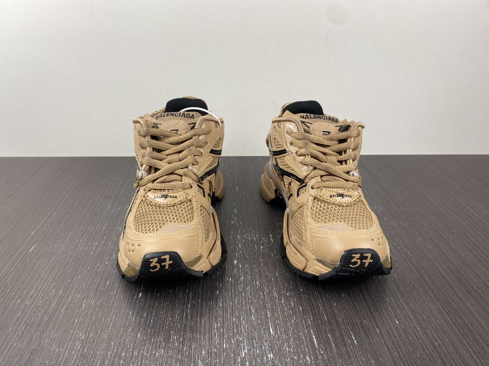 Ba*len*cia*ga runner sneaker