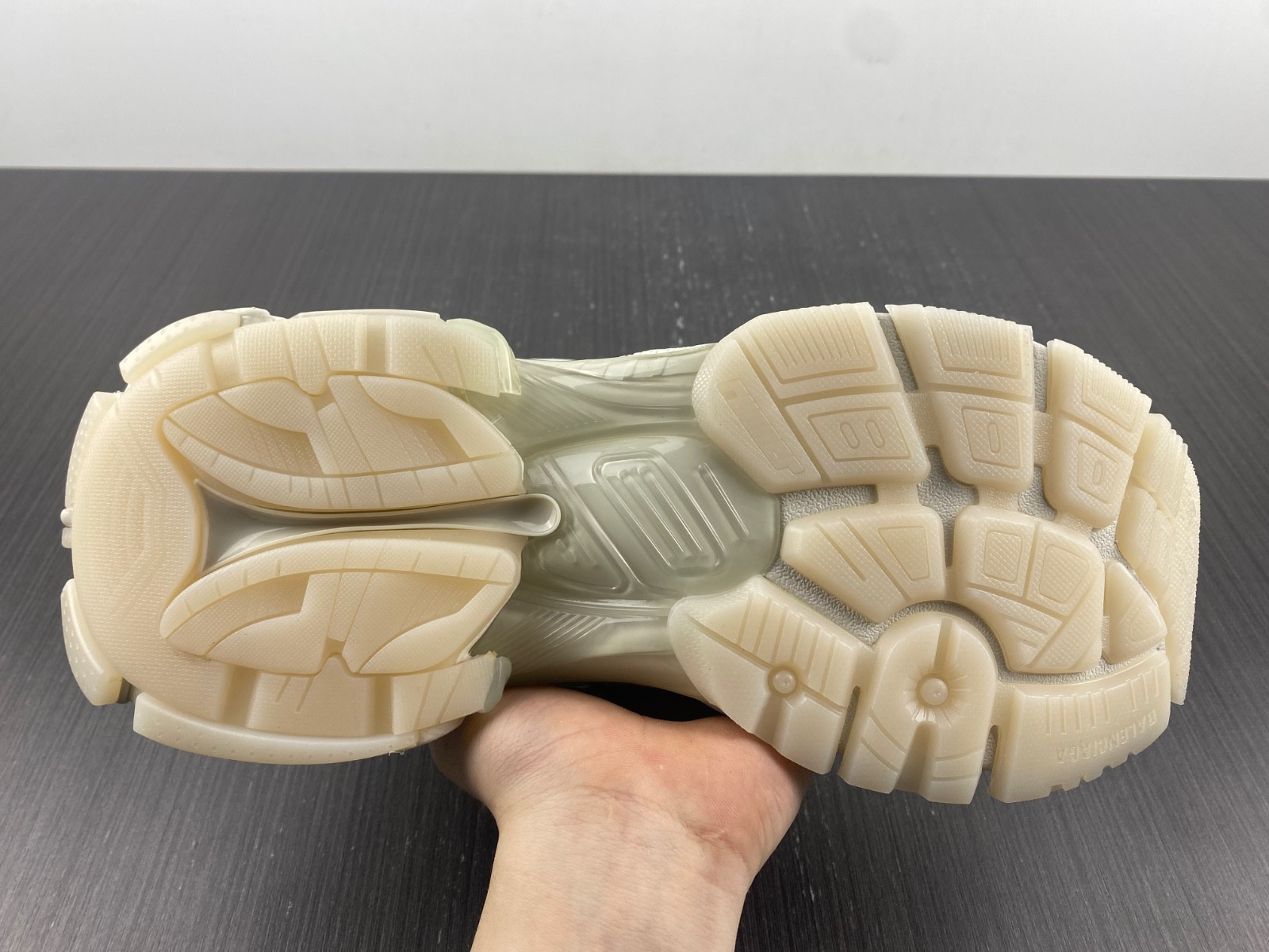 Ba*len*cia*ga runner sneaker