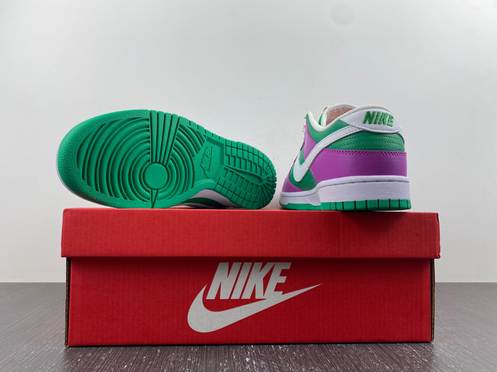 nike dunk low stadium green fuchsia (women