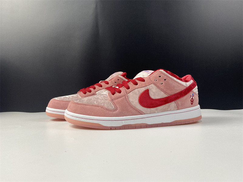strangelove x dunk low sb ''valentine''s day'' ct2552-800
