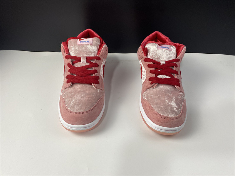strangelove x dunk low sb 