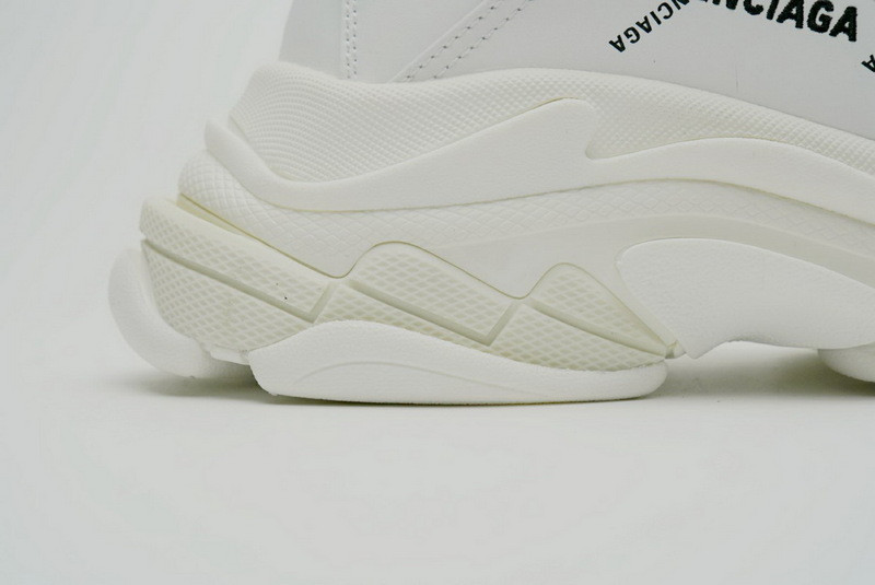 Ba*len*cia*ga triple s