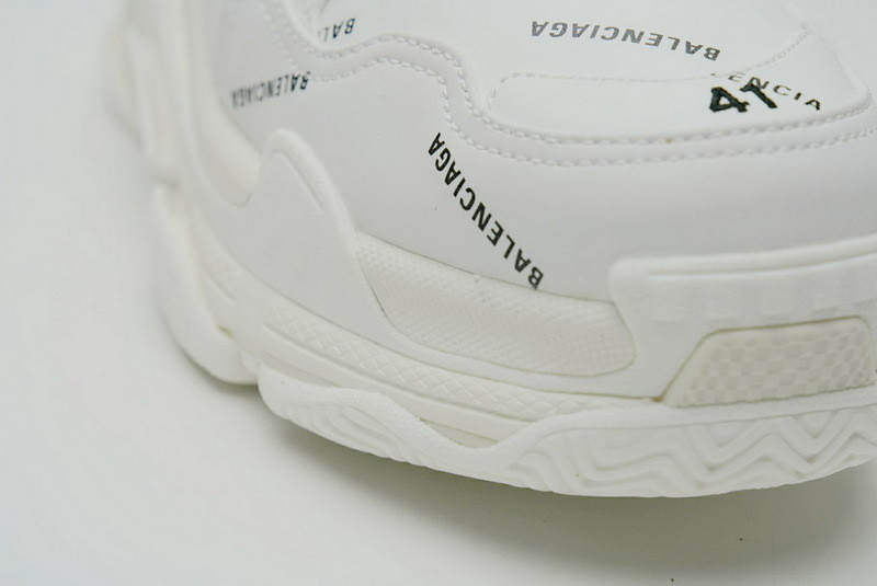 Ba*len*cia*ga triple s