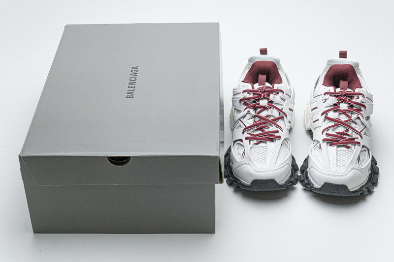 Ba*len*cia*ga track white with red line