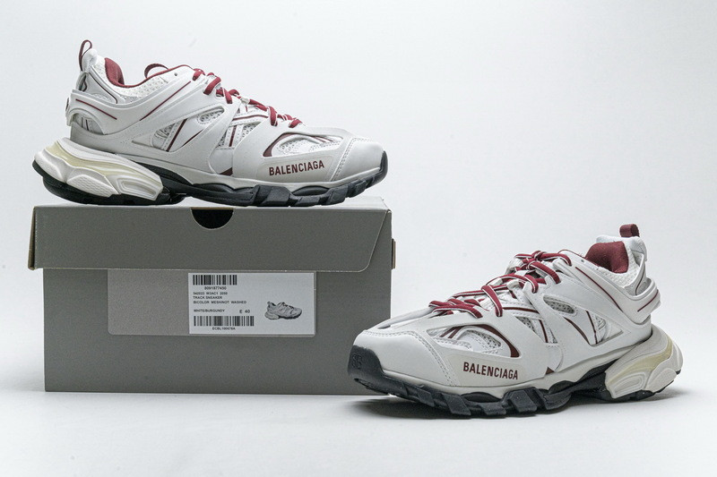 Ba*len*cia*ga track white with red line