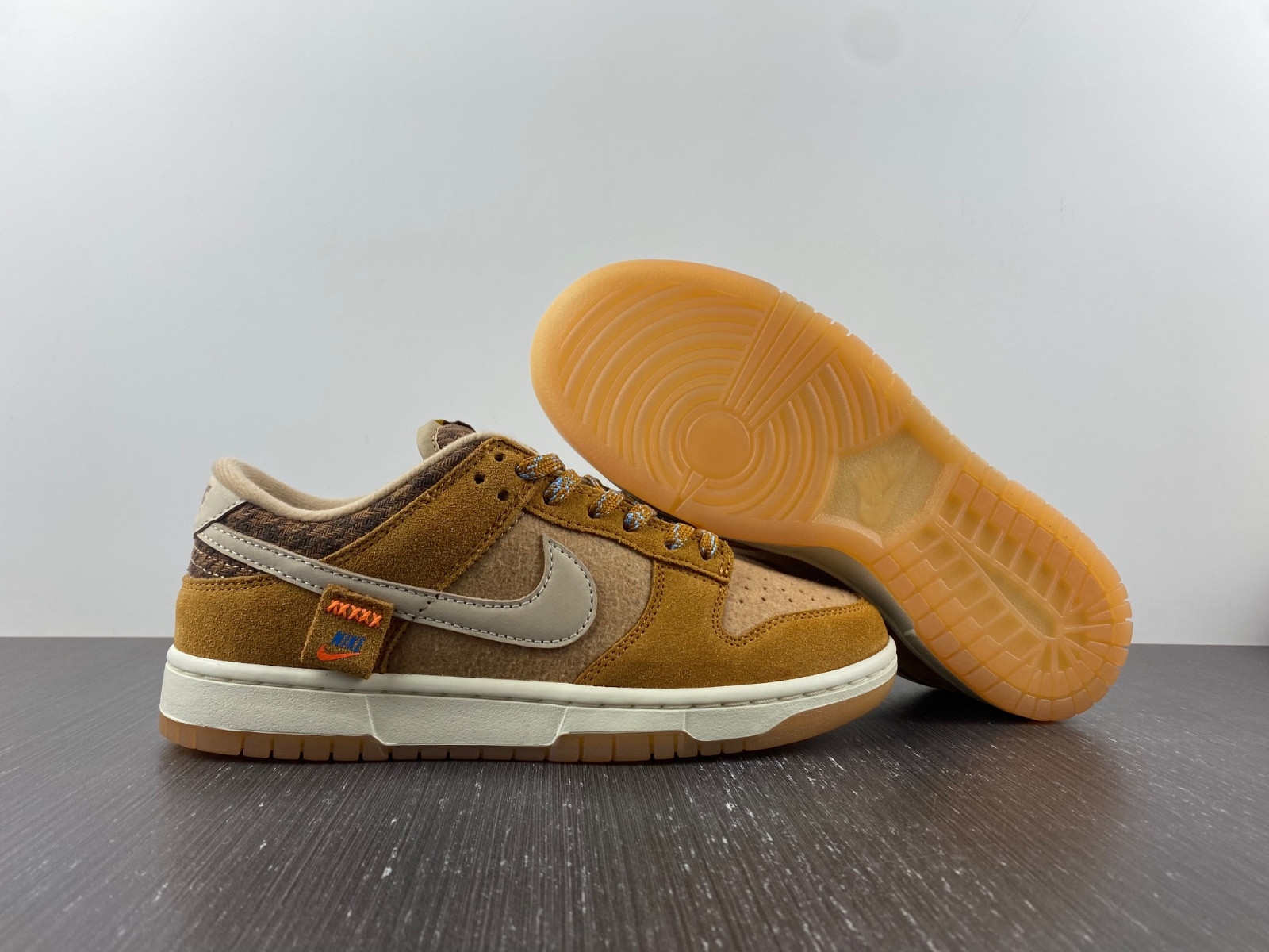 nike dunk low se teddy bear parline dz5350-288