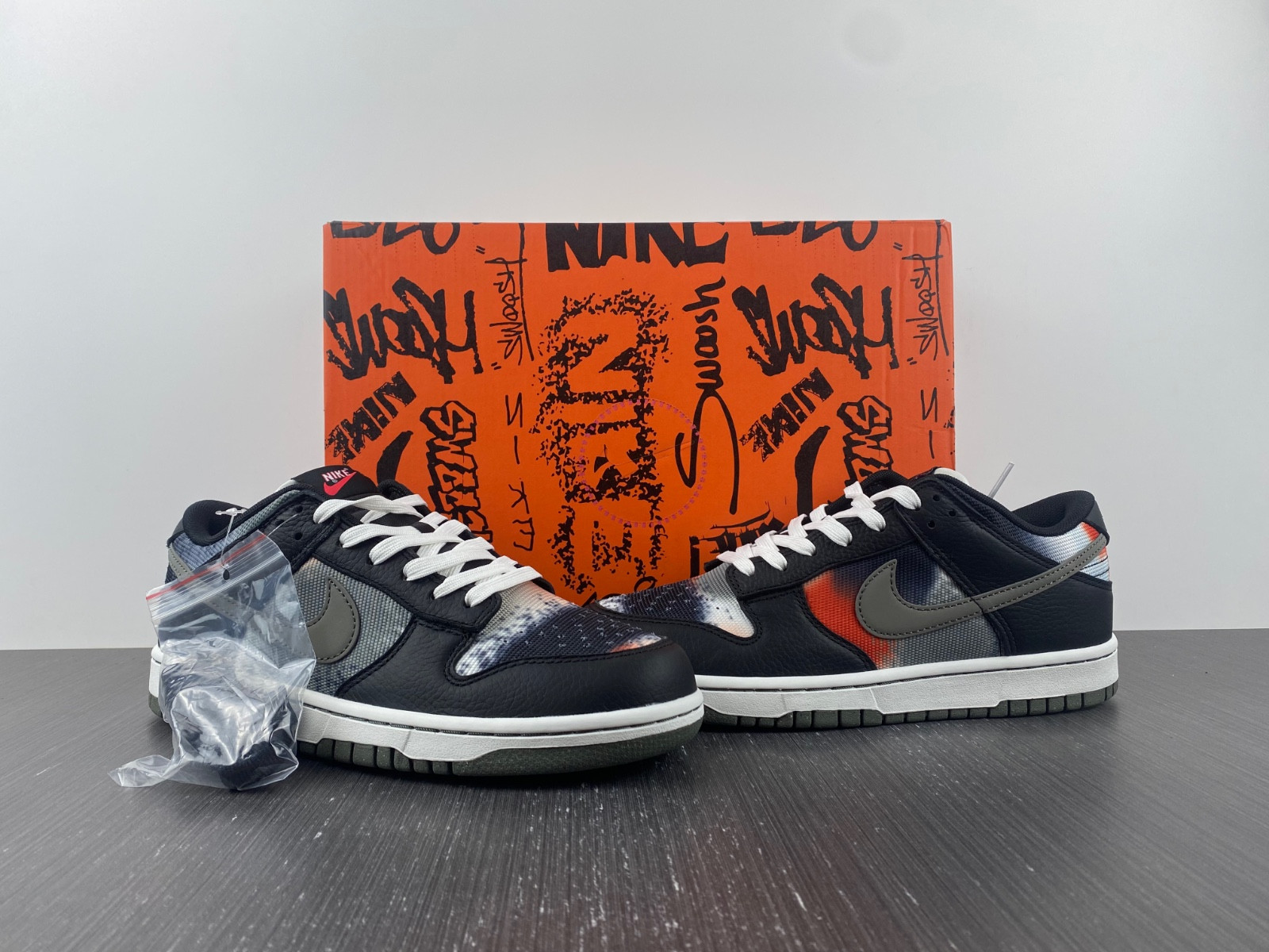 nike dunk low graffiti black red - dm0108-001