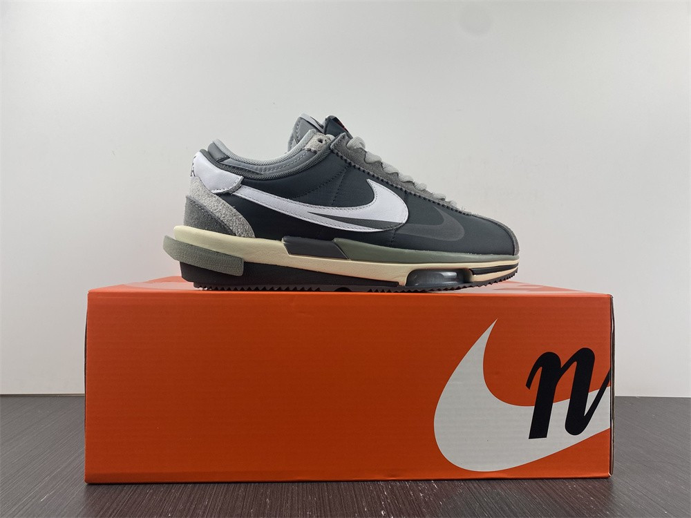 nike zoom cortez sp sacai iron grey - dq0581-001