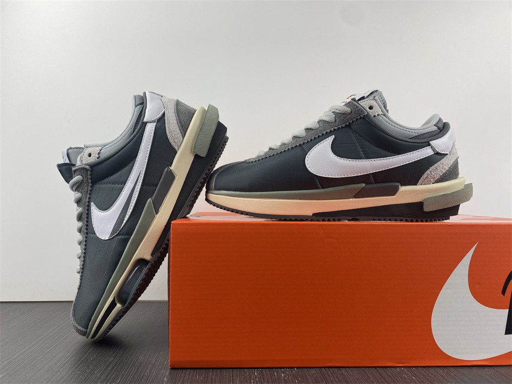nike zoom cortez sp sacai iron grey - dq0581-001