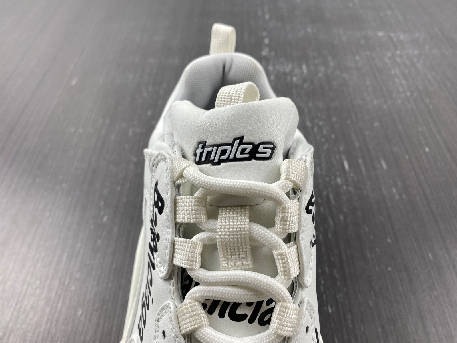 Ba*len*cia*ga triple s