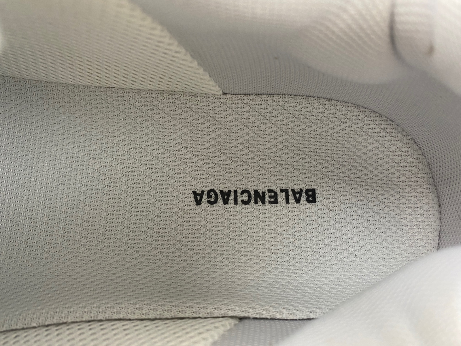 Ba*len*cia*ga triple s