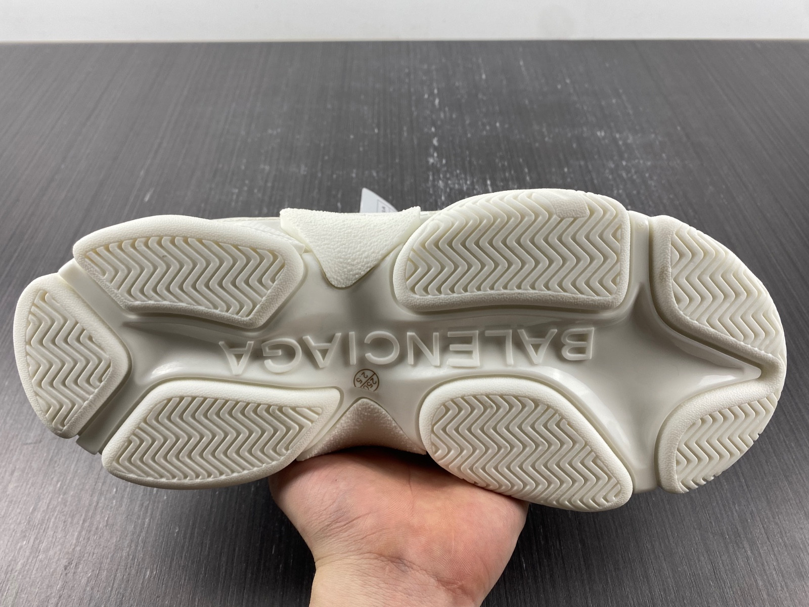 Ba*len*cia*ga triple s