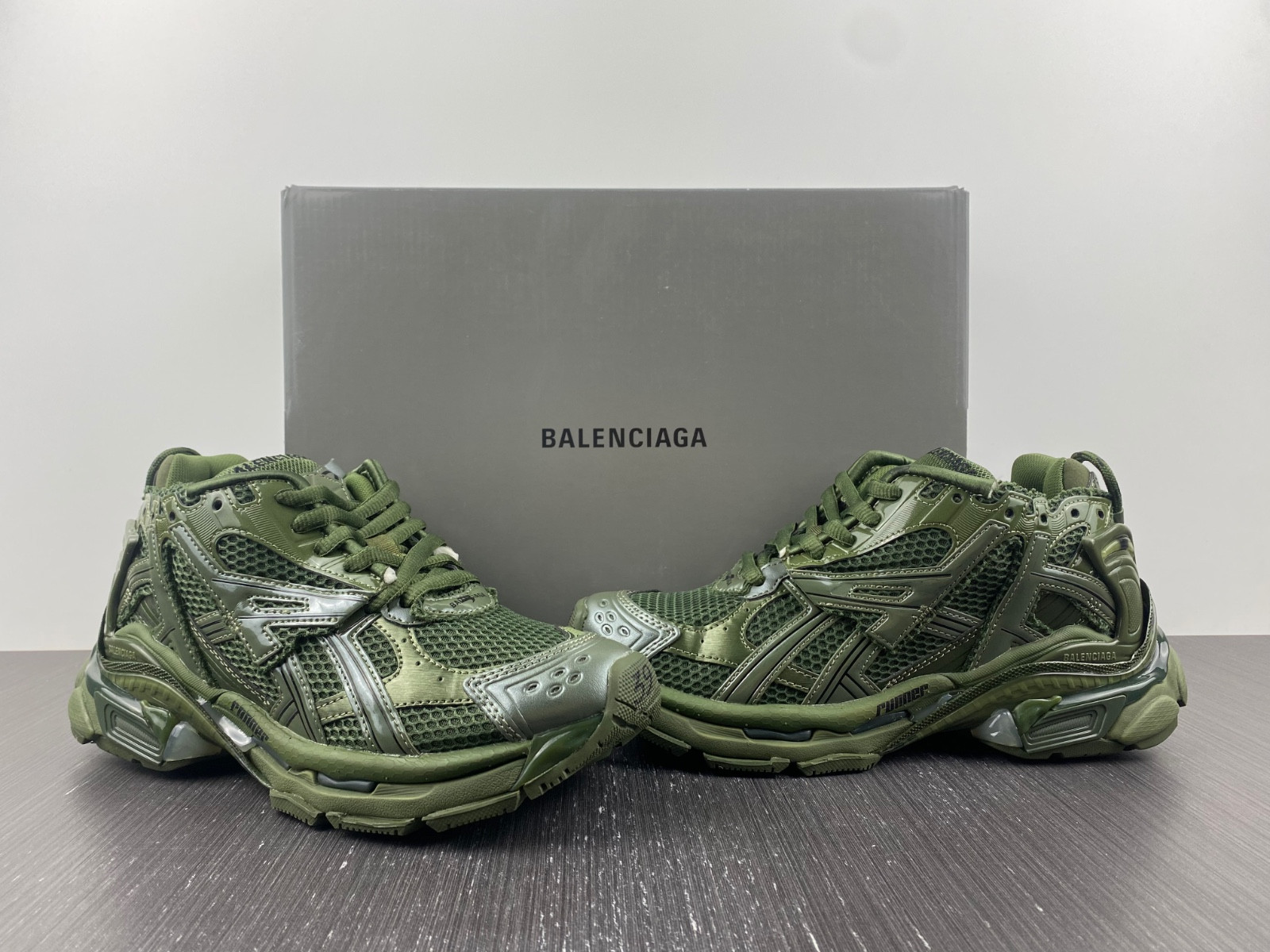 Ba*len*cia*ga runner sneaker