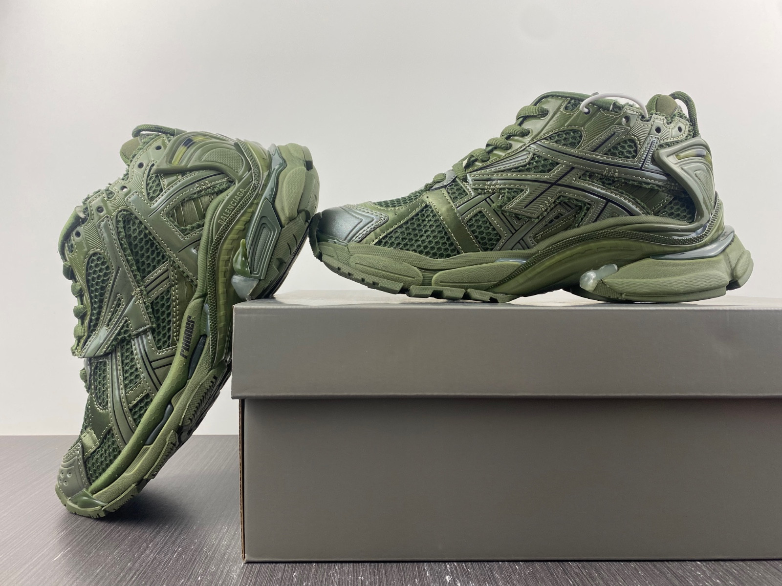 Ba*len*cia*ga runner sneaker