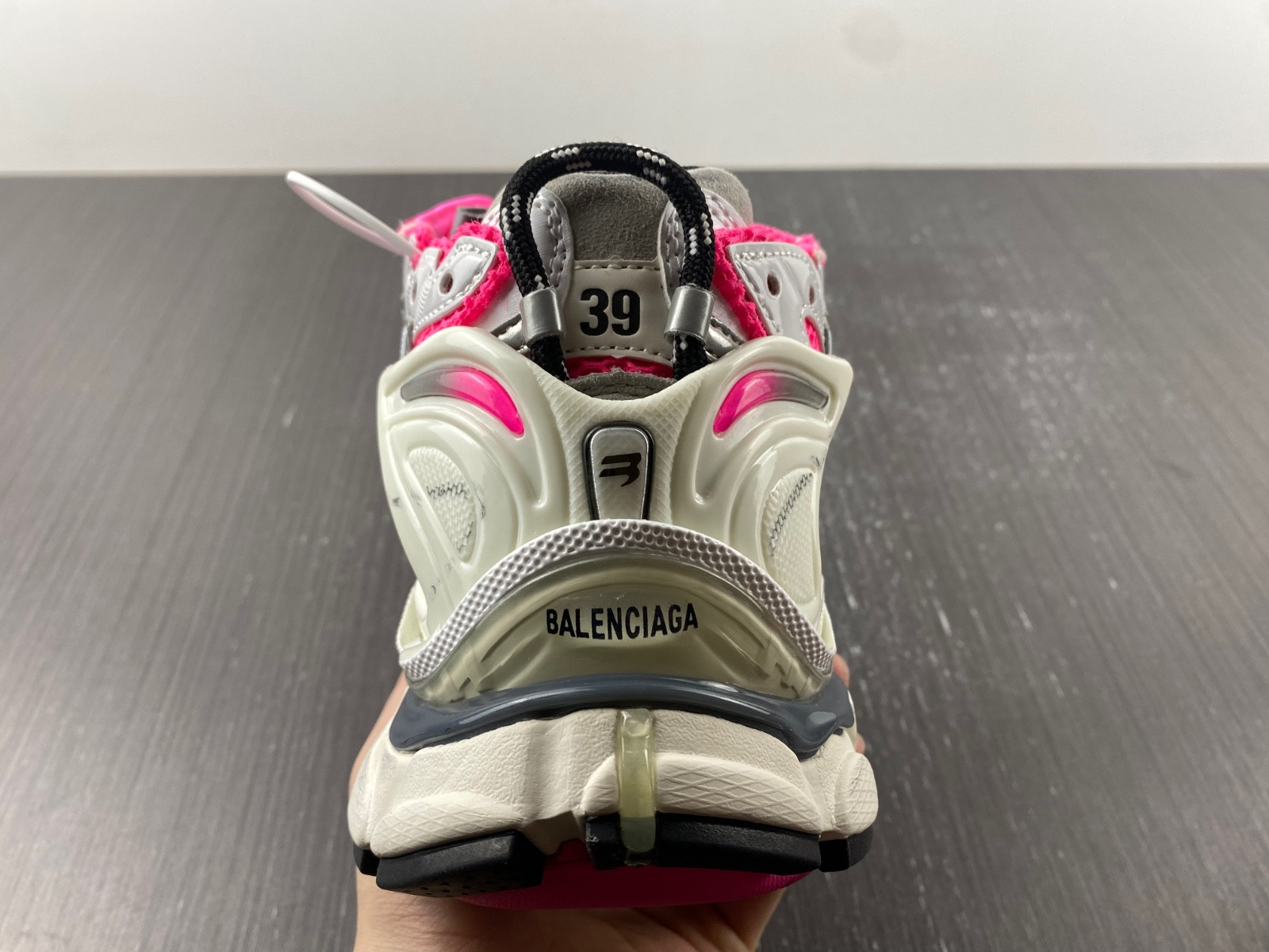 Ba*len*cia*ga runner sneaker