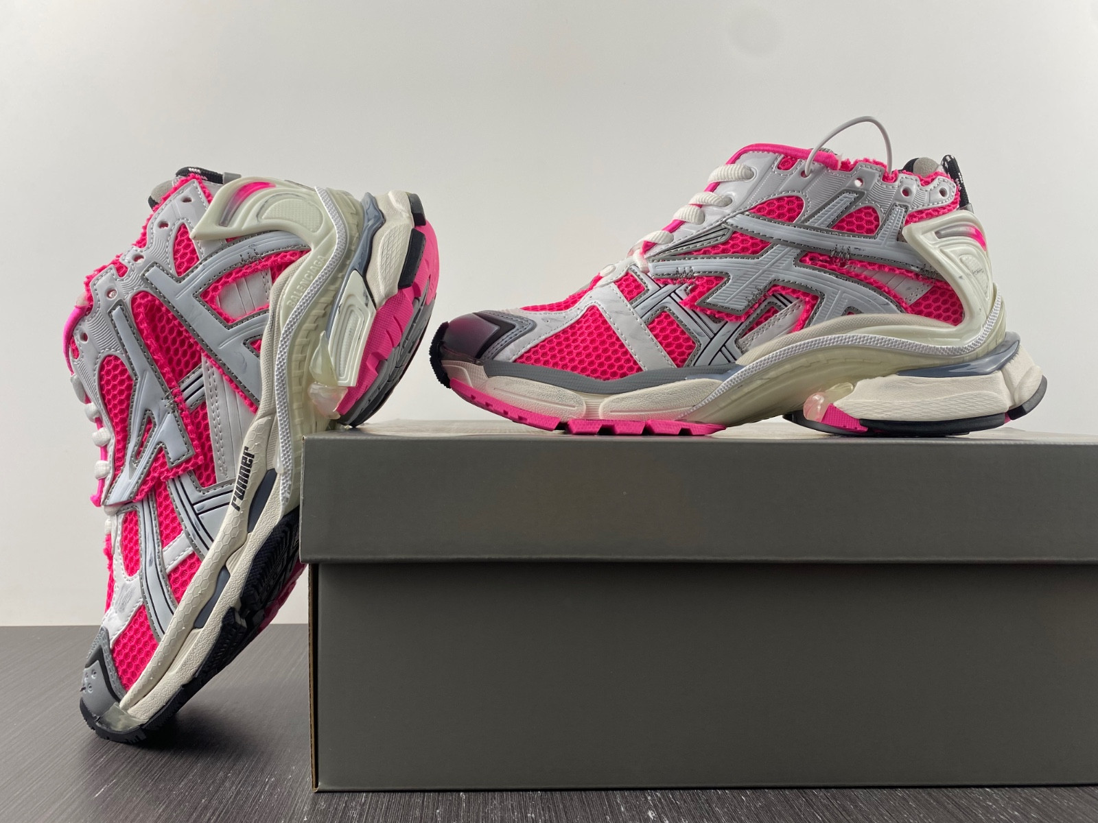 Ba*len*cia*ga runner sneaker