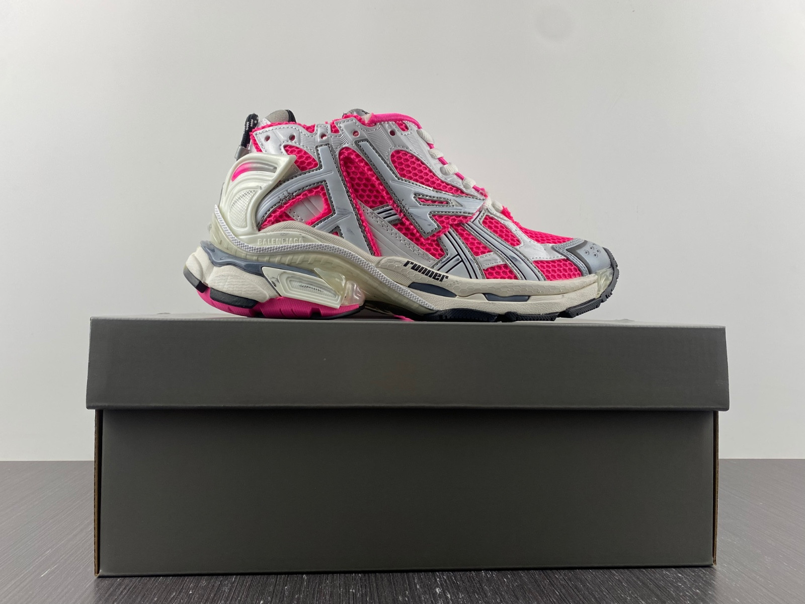 Ba*len*cia*ga runner sneaker