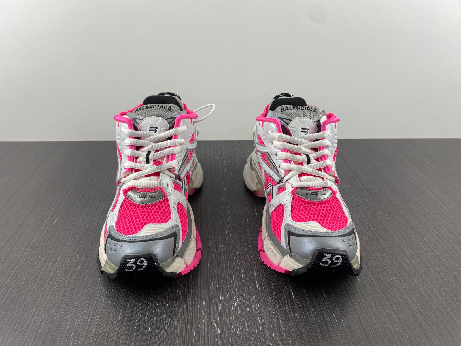 Ba*len*cia*ga runner sneaker