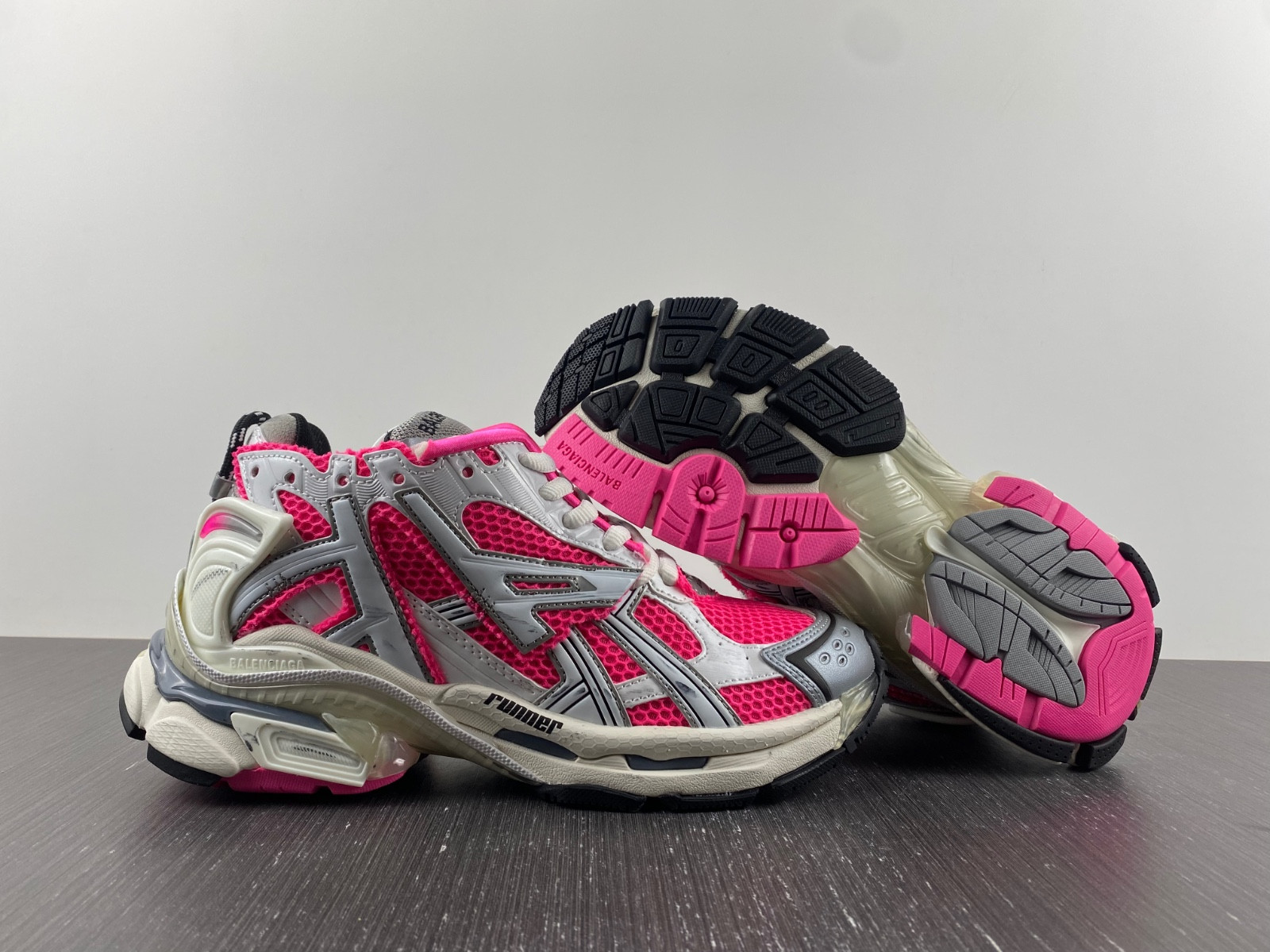 Ba*len*cia*ga runner sneaker