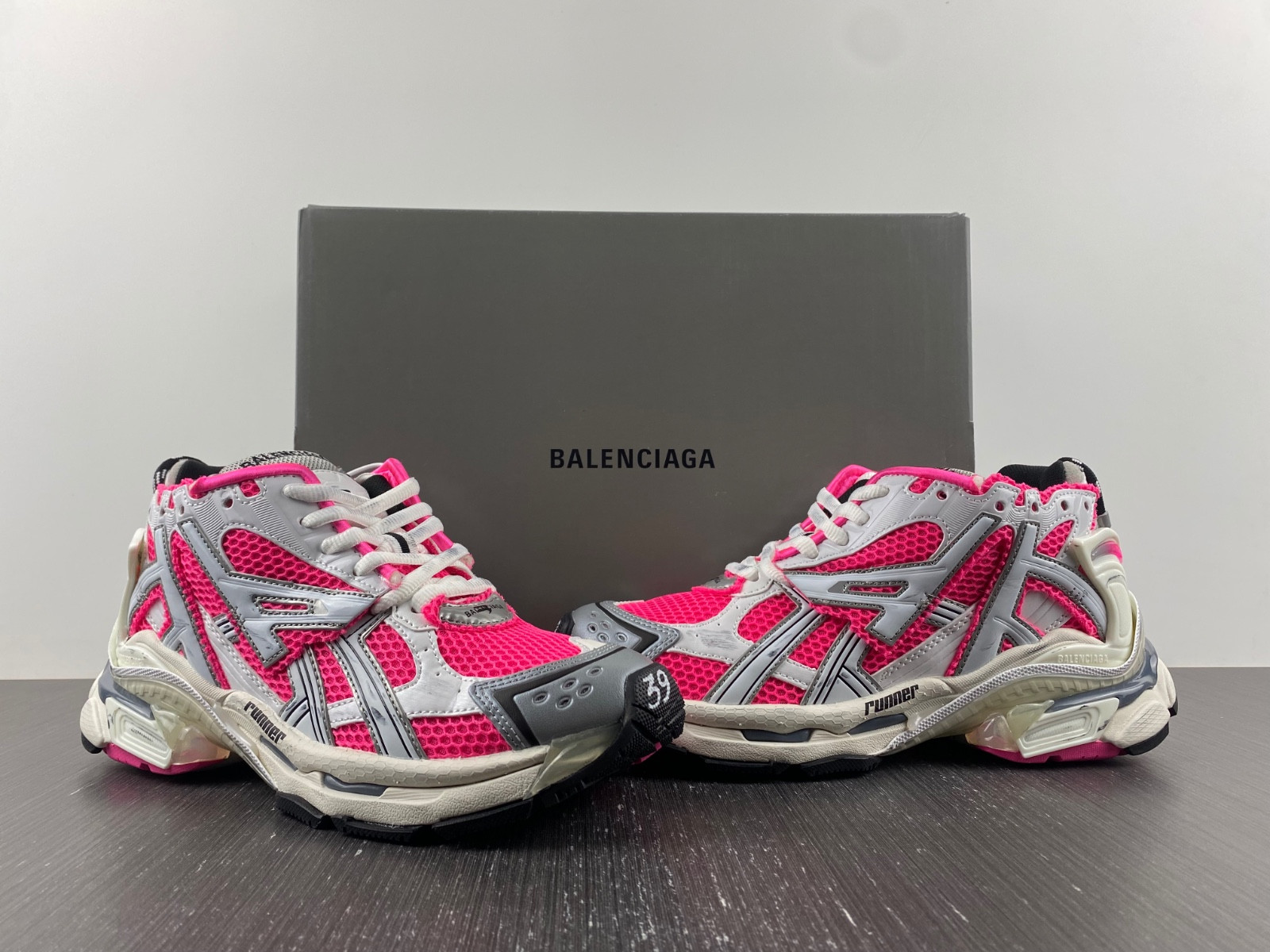 Ba*len*cia*ga runner sneaker