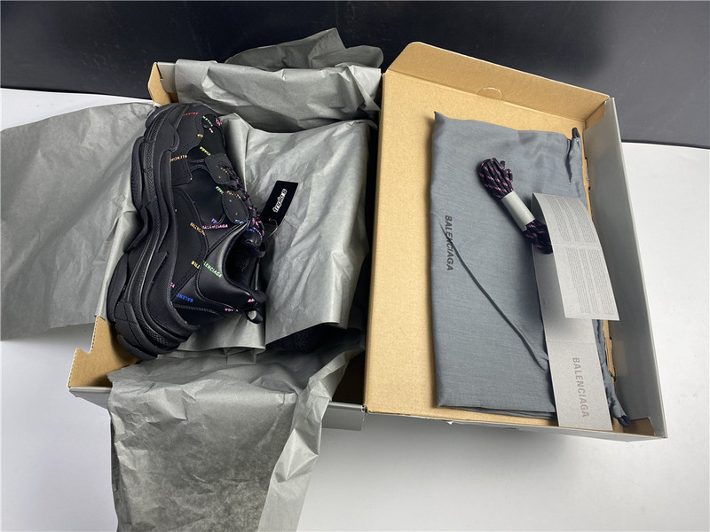 Ba*len*cia*ga triple s