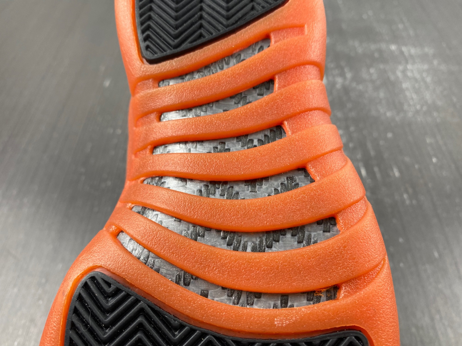 air jordan 12 wmns brilliant orange fd9101-081