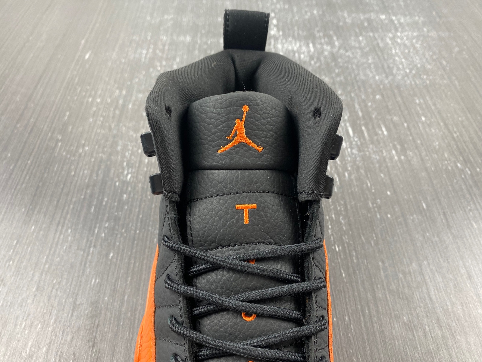 air jordan 12 wmns brilliant orange fd9101-081